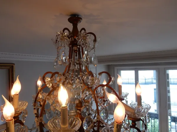 1950 ′ Chandelier Cage Italy with 12 Lights Golden Wood And Crystal Diameter 90 X H 100 cm