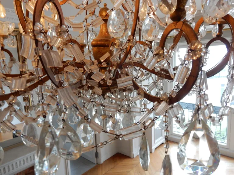 1950 ′ Chandelier Cage Italy with 12 Lights Golden Wood And Crystal Diameter 90 X H 100 cm