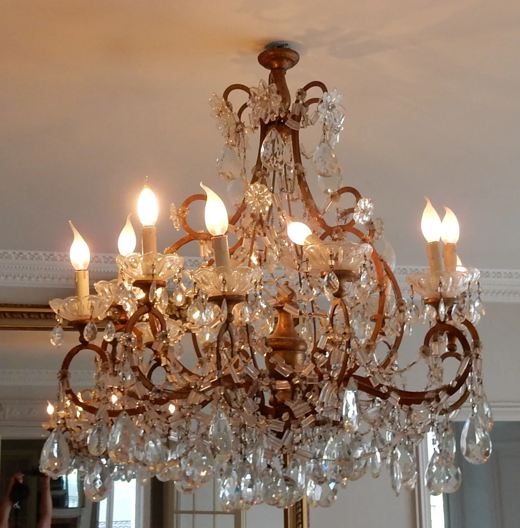 1950 ′ Chandelier Cage Italy with 12 Lights Golden Wood And Crystal Diameter 90 X H 100 cm