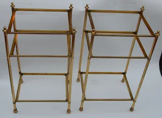 1950/70′ Paire d’Étagères en Laiton à 3 Niveaux Maison Baguès Plateaux Miroirs Vieillis Oxydés