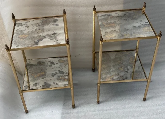 1970′ Paire de Bouts de Canapé Carrés Maison Baguès Plateaux Miroirs Oxydés Argentés Avec Pots A Feux 34X34X H 59 cm