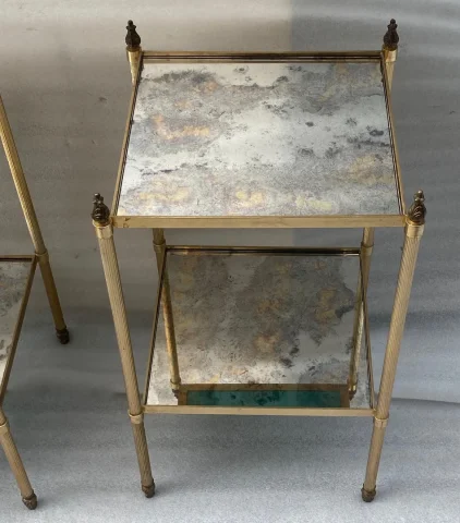 1970′ Paire de Bouts de Canapé Carrés Maison Baguès Plateaux Miroirs Oxydés Argentés Avec Pots A Feux 34X34X H 59 cm