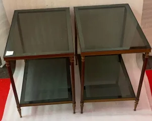 1950/70′ Paire De Bouts De Canapés En Laiton à 2 Niveaux Maison Jansen Plateaux Verre Fumé 56 X 40 X H 54 cm