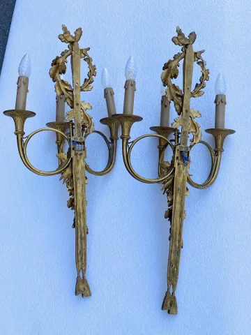 1900′ Paire d’ Appliques Style Louis 16 Bronze Doré Aux Cors De Chasse Signée Jansen