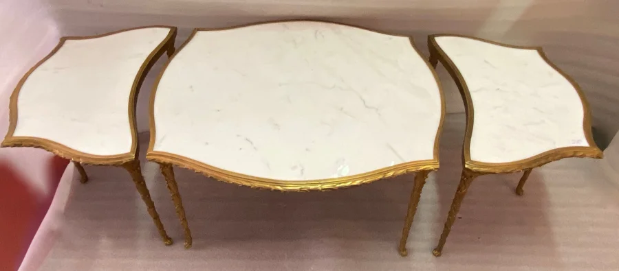 1970′ Tripartite Table Maison Charles Crossbow, Jansen Or Baguès Decor Palm Tree Gilt Bronze With White Marble Tops