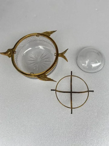 1970′ Nécessaire A Caviar Bronze Doré Et Cristal Avec Motif Esturgeon