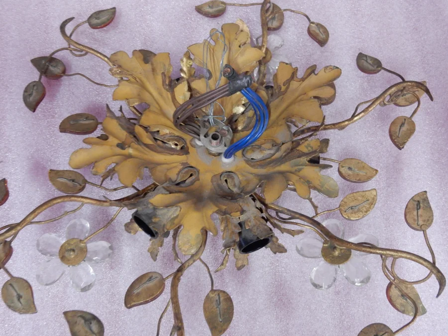 1970′ Paire de Plafonniers ou Appliques à Décor de Fleurs et Feuilles en Métal Doré Style Maison Baguès ou Banci Feuilles en Verre de Couleur Orange