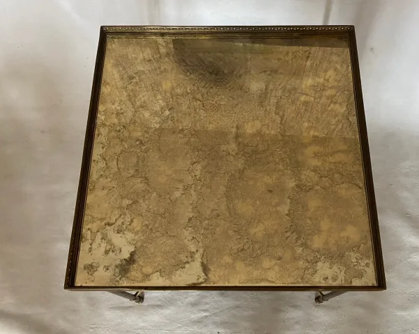 1950/70′ Bout De Canapé Avec Galerie Maison Baguès Laiton et Bronze Plateaux Miroir Oxydé Vieilli et Fleur