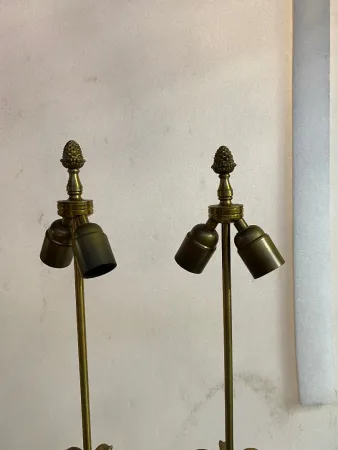 1970′ Paire De Lampes En Bronze Style Maison Charles Avec Oeuf En Bakélite Couleur Ambrée
