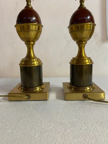1970′ Paire De Lampes En Bronze Style Maison Charles Avec Oeuf En Bakélite Couleur Ambrée