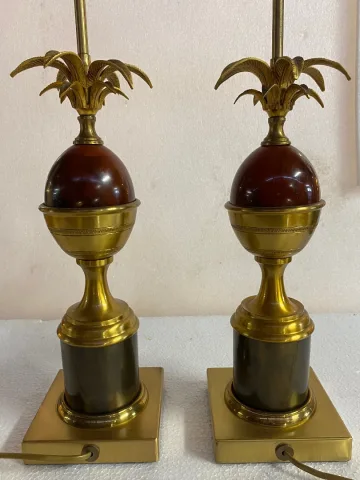 1970′ Paire De Lampes En Bronze Style Maison Charles Avec Oeuf En Bakélite Couleur Ambrée