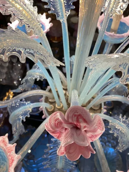1950/70′ Lustre Murano à 6 Bras de Lumière en Verre Bleu Opalescent et Pâte de Verre Rose Et Sa paire d’Appliques