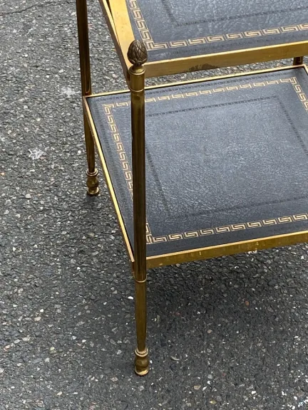1970′ Étagère à 3 Niveaux En Escalier Maison Baguès En Laiton et Plateaux Cuir Dorés à L’Or