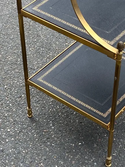 1970′ Étagère à 3 Niveaux En Escalier Maison Baguès En Laiton et Plateaux Cuir Dorés à L’Or