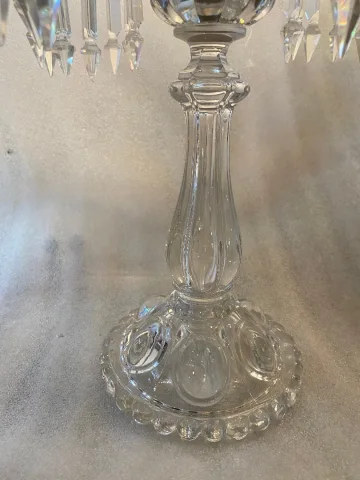 1950′ Paire de Chandeliers 4 Branches Socles Perlés Et Signés En Relief BACCARAT