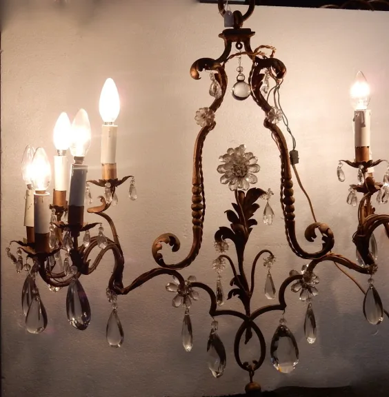 1950/70′ Lustre En Métal Doré 10 Ampoules Décor De Fleurs Style Maison Baguès