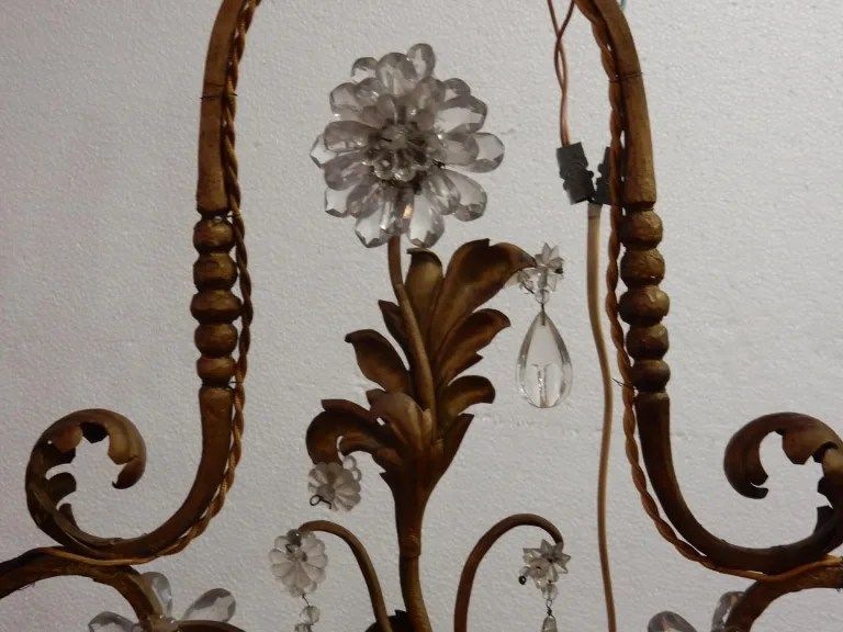 1950/70′ Lustre En Métal Doré 10 Ampoules Décor De Fleurs Style Maison Baguès