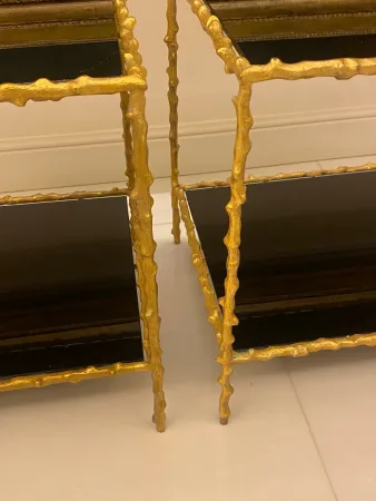 1970′ Paire de Bouts de Canapé En Bronze Doré Decor Végétal Maison Jansen Plateaux Verres Noircis