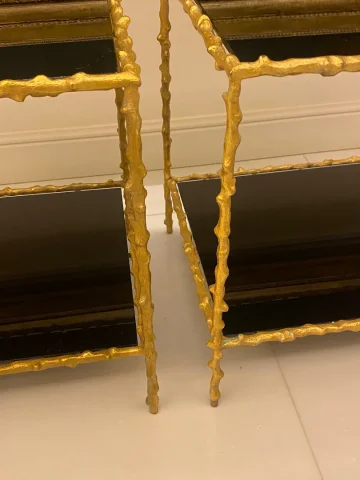 1970′ Paire de Bouts de Canapé En Bronze Doré Decor Végétal Maison Jansen Plateaux Verres Noircis
