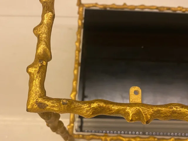 1970′ Paire de Bouts de Canapé En Bronze Doré Decor Végétal Maison Jansen Plateaux Verres Noircis