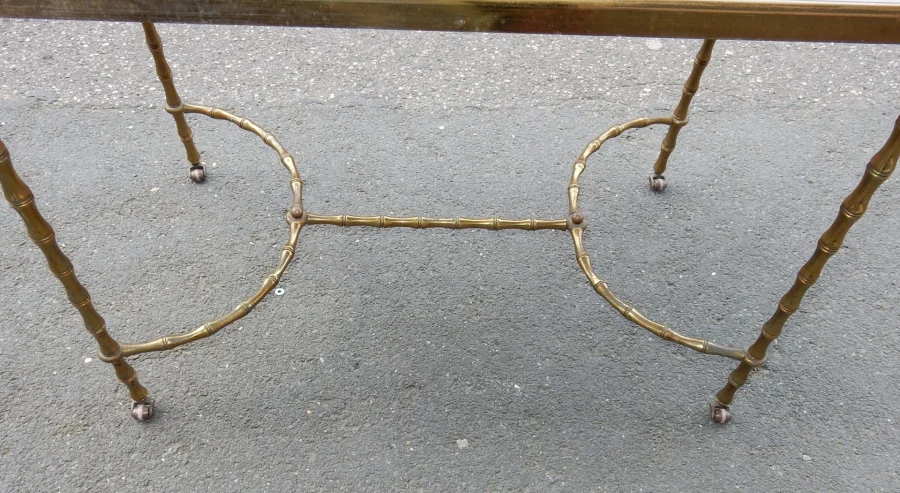 1970′ Table Basse à Roulettes Maison Baguès Décor Bambou en Laiton et Opaline