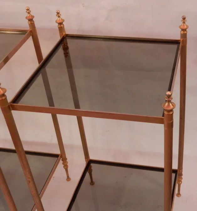 1970′ Paire d’Étagères Ou Sellettes En Laiton à 2 Niveaux Maison Baguès Plateaux Vitres