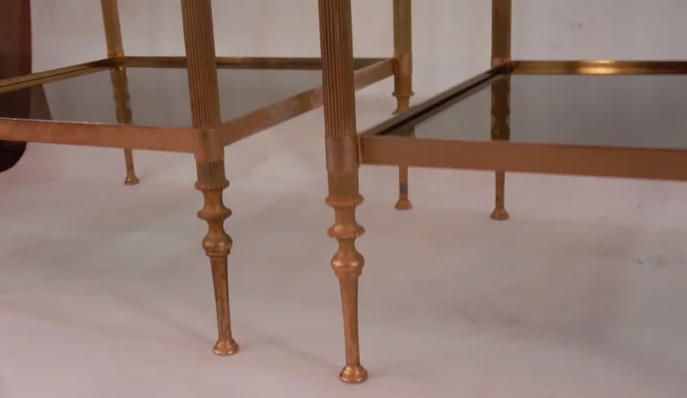 1970′ Paire d’Étagères Ou Sellettes En Laiton à 2 Niveaux Maison Baguès Plateaux Vitres