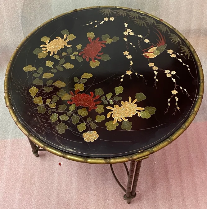 1950/70′ Round Bronze Coffee Table Palm Tree Decor, Black Chinese Lacquer Top Maison Baguès Style