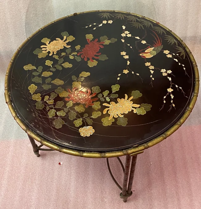 1950/70′ Round Bronze Coffee Table Palm Tree Decor, Black Chinese Lacquer Top Maison Baguès Style