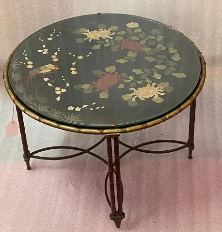 1950/70′ Table Basse Ronde Bronze Décor Palmier, Plateau Laque de Chine Noire Style Maison Baguès