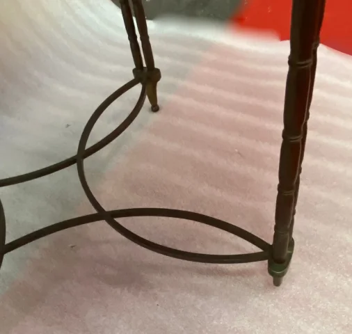 1950/70′ Table Basse Ronde Bronze Décor Palmier, Plateau Laque de Chine Noire Style Maison Baguès