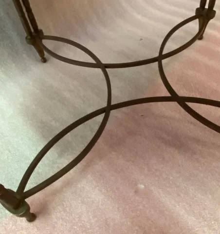 1950/70′ Table Basse Ronde Bronze Décor Palmier, Plateau Laque de Chine Noire Style Maison Baguès
