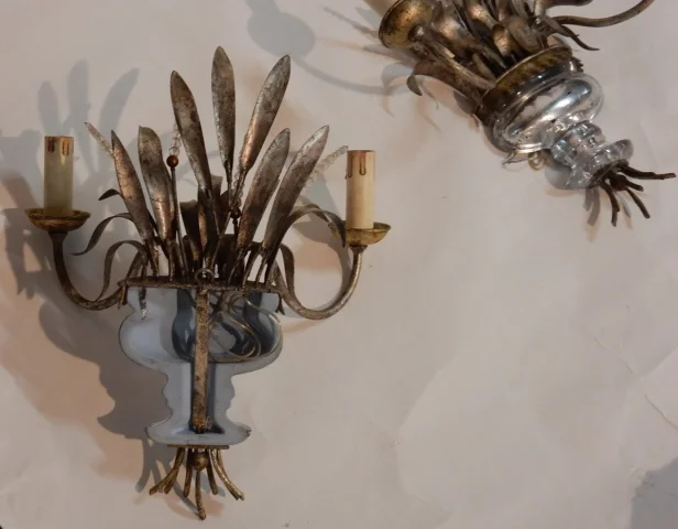 1970' Paire d'Appliques Métal Argenté Décor d'Urne Et De Roseaux