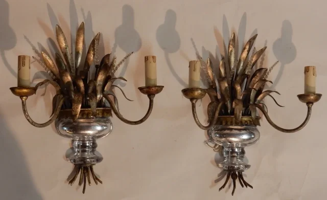 1970' Paire d'Appliques Métal Argenté Décor d'Urne Et De Roseaux