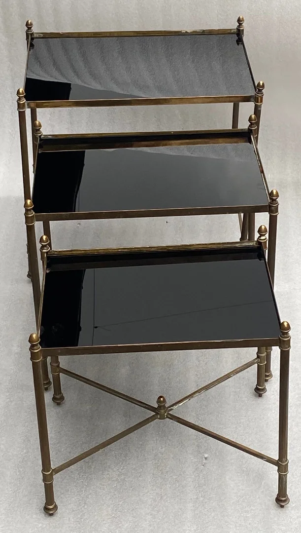 1970′ Série De 3 Tables Gigognes Maison Baguès En Bronze Doré, 3 Plateaux Verre Noirci