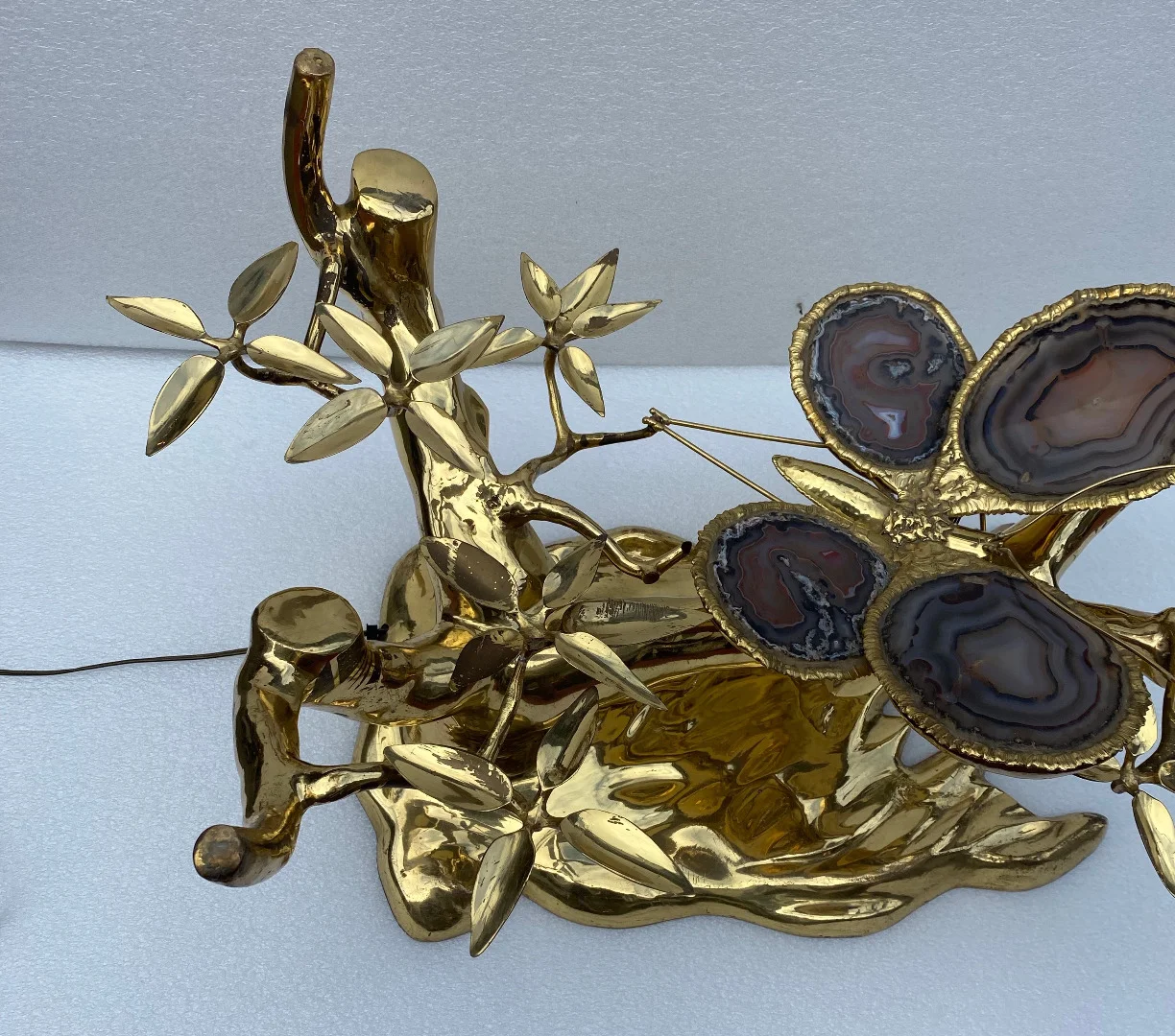 1970’Table Basse Eclairante Au Bonzai Sur Dune De Sable En bronze doré Isabelle Faure Ou Duval Brasseur Avec Papillon Ailes En Agate