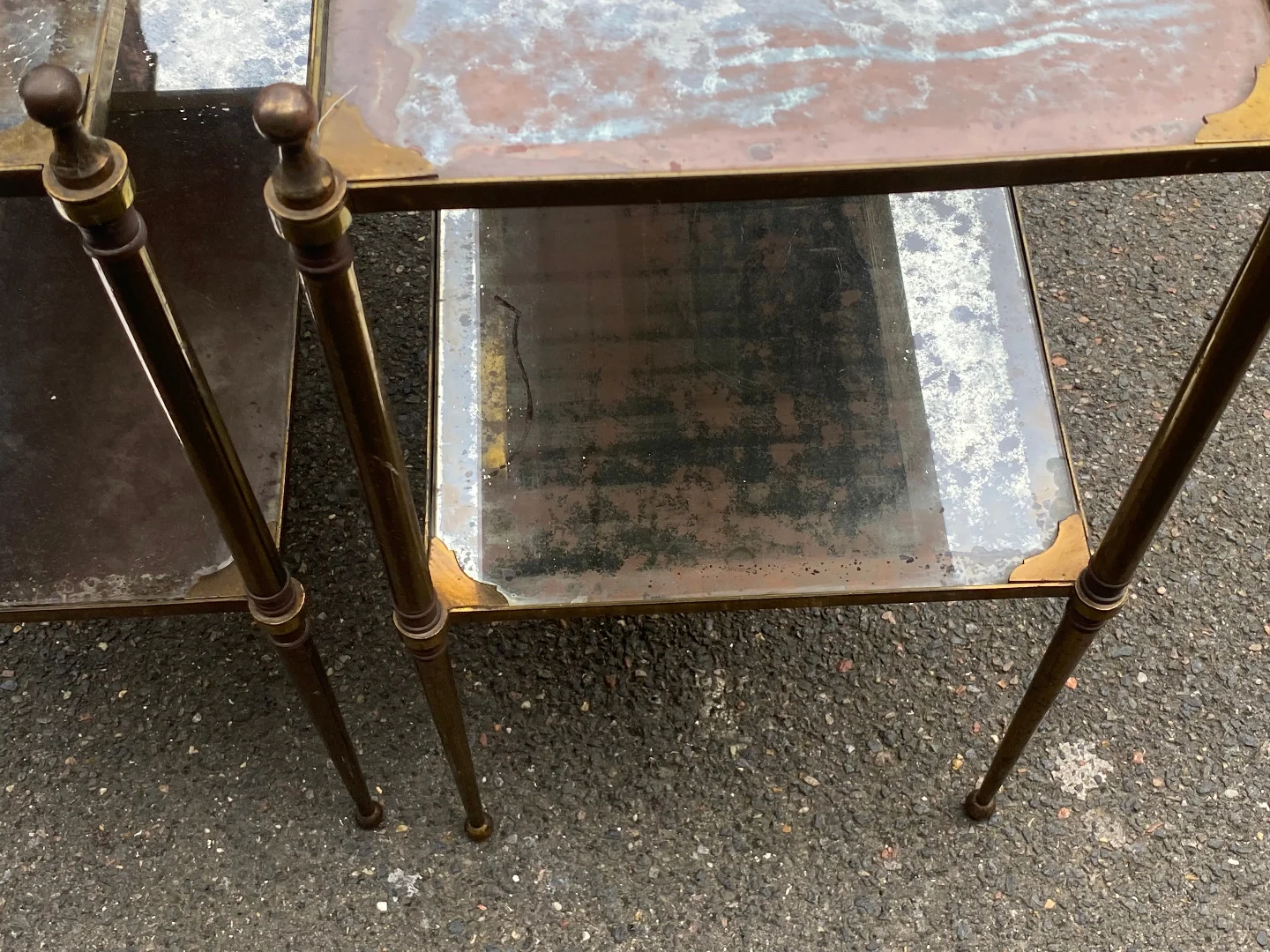 Paire de Tables Maison Jansen En Bronze Patiné Avec Plateaux Miroirs Vintage
