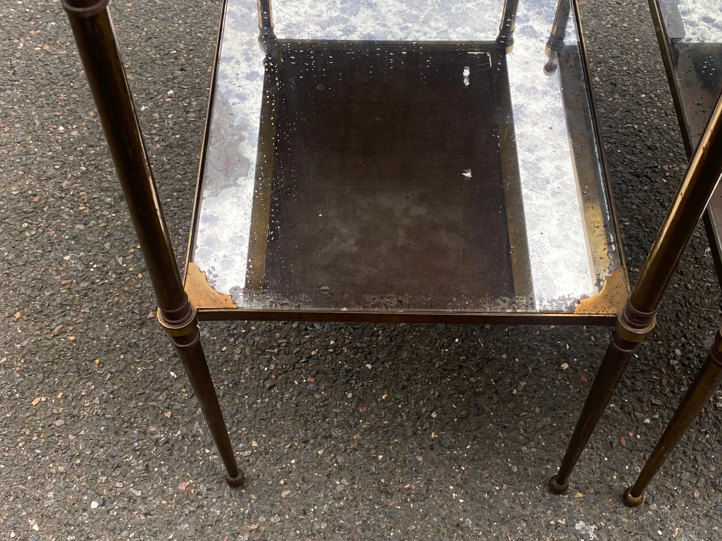 Paire de Tables Maison Jansen En Bronze Patiné Avec Plateaux Miroirs Vintage