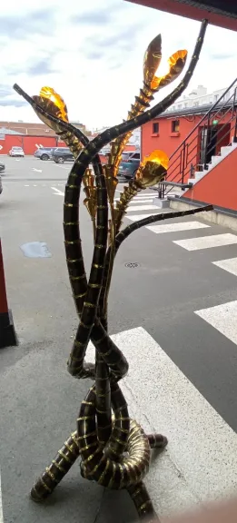 1970′ Yuka Palm Tree Floor Lamp in Brass and Patinated Iron Maison Jansen 3 Heads Brutalist Style