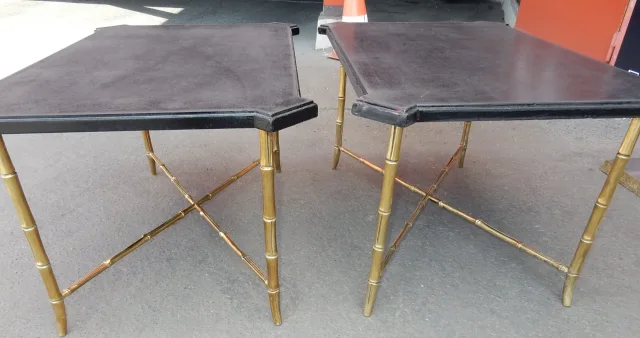 1950/70′ Paire de Bouts de Canapés Bronze Modèle Bambou Plateau Laque de Chine Style Maison Jansen