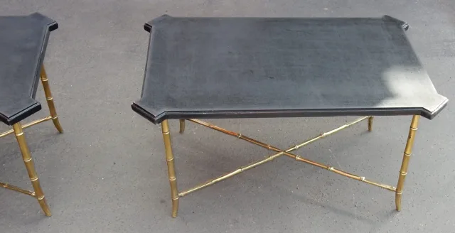 1950/70′ Paire de Bouts de Canapés Bronze Modèle Bambou Plateau Laque de Chine Style Maison Jansen