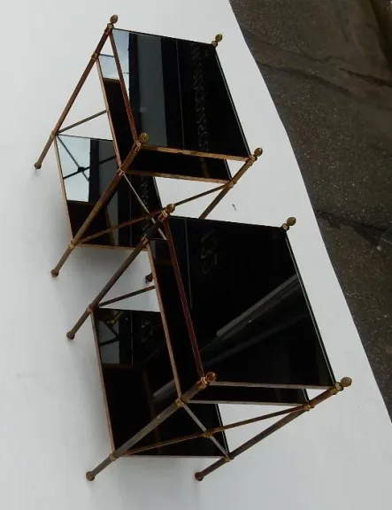 1950/70′ Paire d’Étagères en Laiton à 3 Niveaux Maison Baguès à Croisillons Plateaux Opaline Noire