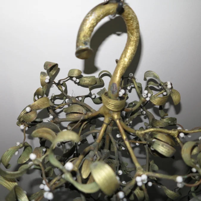 Lustre Boule de Gui Art Nouveau à 4 Ampoules en Bronze et Perles Opaline