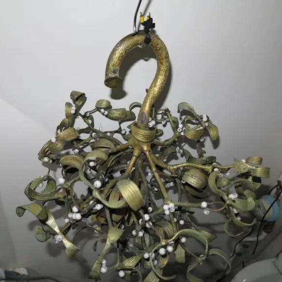 Lustre Boule de Gui Art Nouveau à 4 Ampoules en Bronze et Perles Opaline