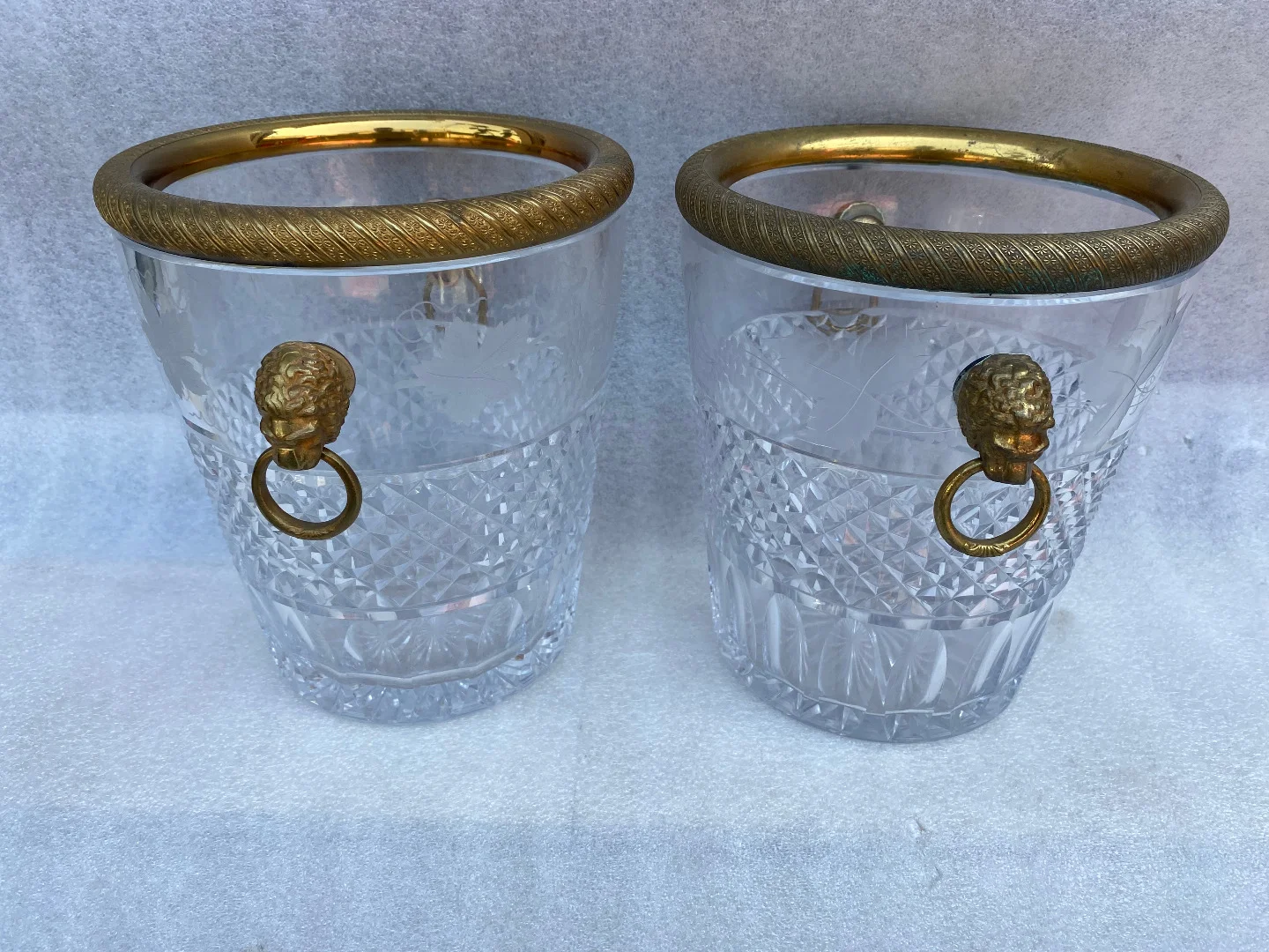 1950-70′ Paire De Seaux à Champagne Cristal St Louis Gravé Aux Attributs de la Vigne et Bronze Doré Aux têtes de Lion
