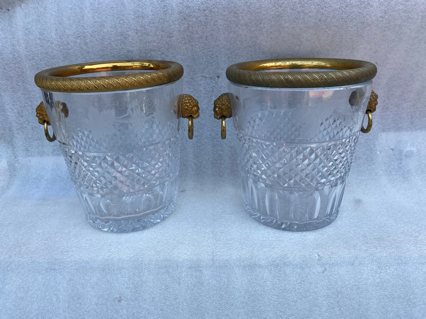 1950-70′ Paire De Seaux à Champagne Cristal St Louis Gravé Aux Attributs de la Vigne et Bronze Doré Aux têtes de Lion