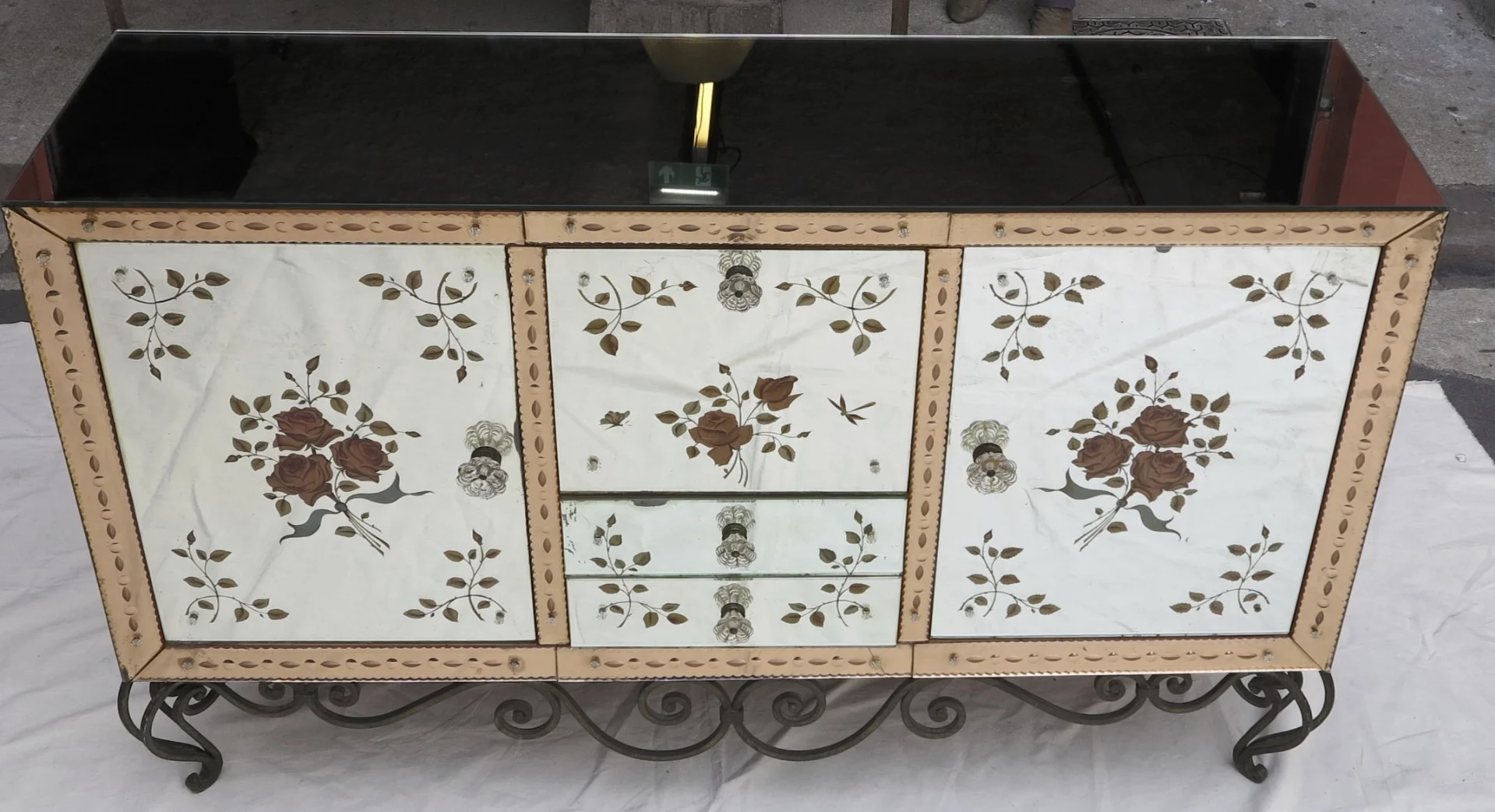 1950/70′ Paire De Buffets Miroir Avec Décor Fleurs Églomisées