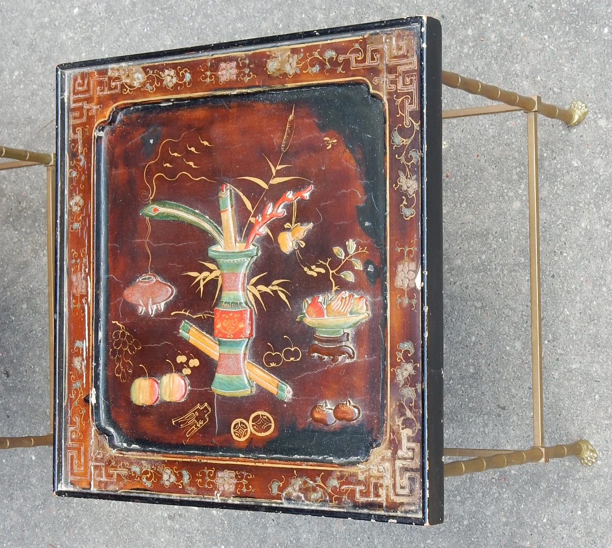 1950/70′ Paire de Bouts de Canapés Bronze Décor Bambou, Plateau Laque de Chine Style Maison Baguès