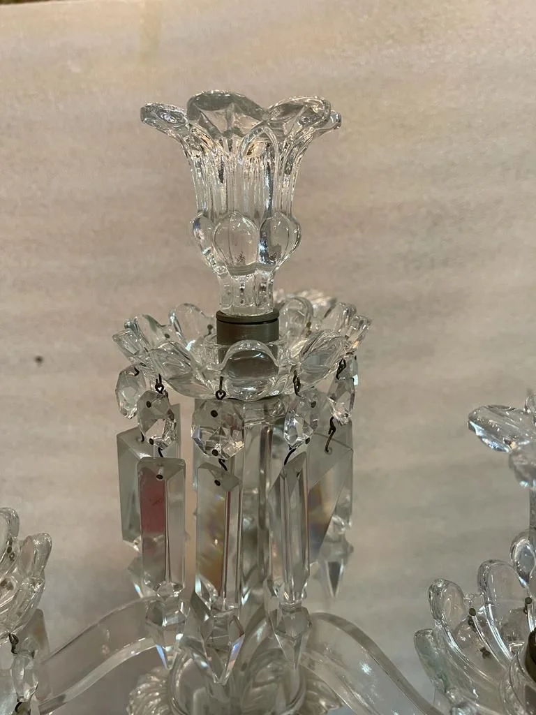 1950′ Série de 3 Chandeliers 3 Branches Socles Perlés Et Signés En Relief BACCARAT