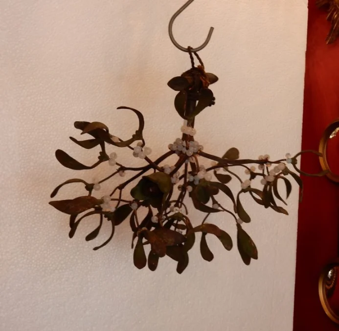 1900' Lustre Boule de Gui en Bronze Art Nouveau a 2 Lampes Diametre 34 cm